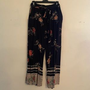 Angie Wide Leg Patterned Gaucho Style Pants